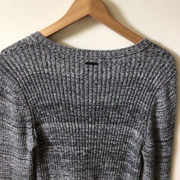 Calvin Klein VGUC grey linger sweater, v neck, size M - Picture 6 of 13